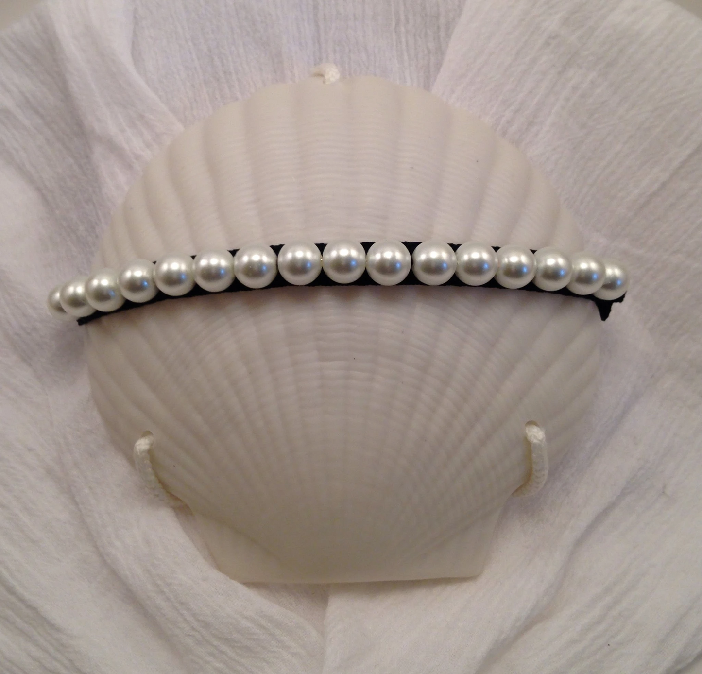 Pearl Afro Puff Holder